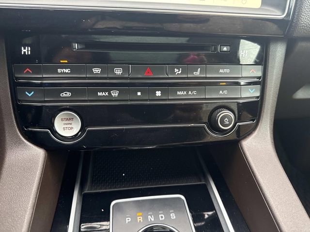 Used 2018 Jaguar F-PACE Prestige image 33