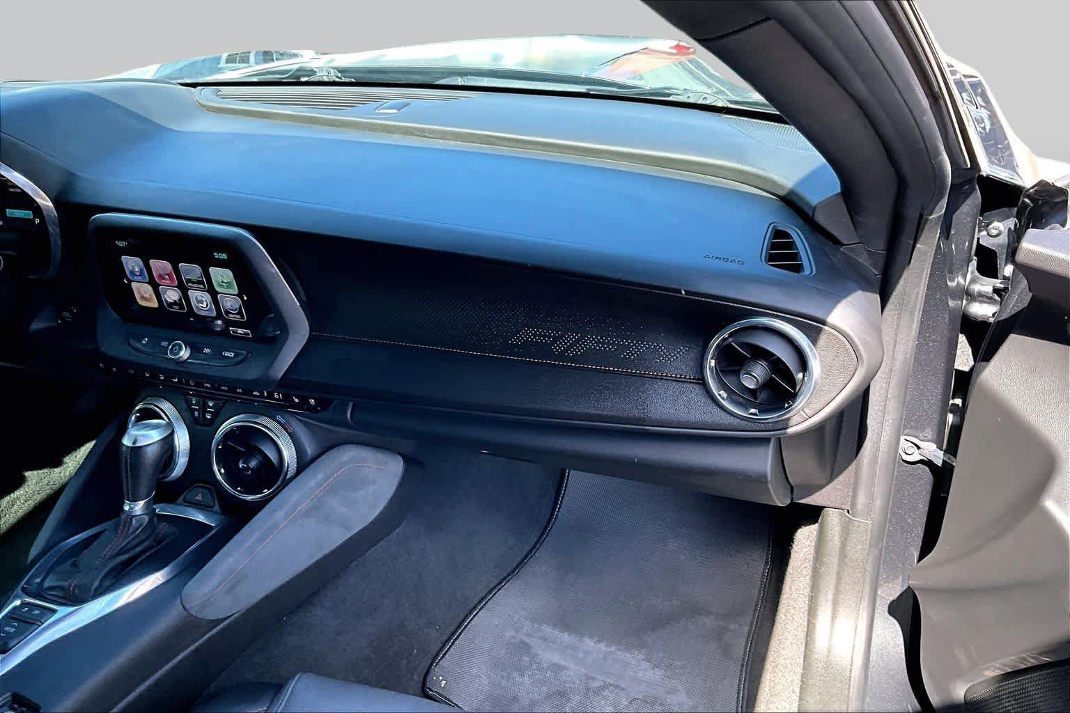 Used 2017 Chevrolet Camaro LT RWD image 19