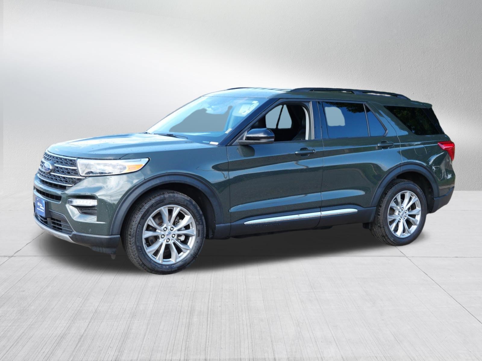Certified 2024 Ford Explorer XLT w/ Equipment Group 202A AWD/4WD image 3