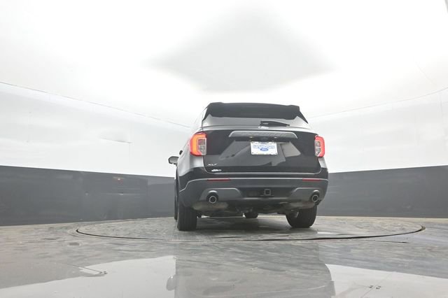 Certified 2022 Ford Explorer XLT w/ Equipment Group 202A AWD/4WD image 37