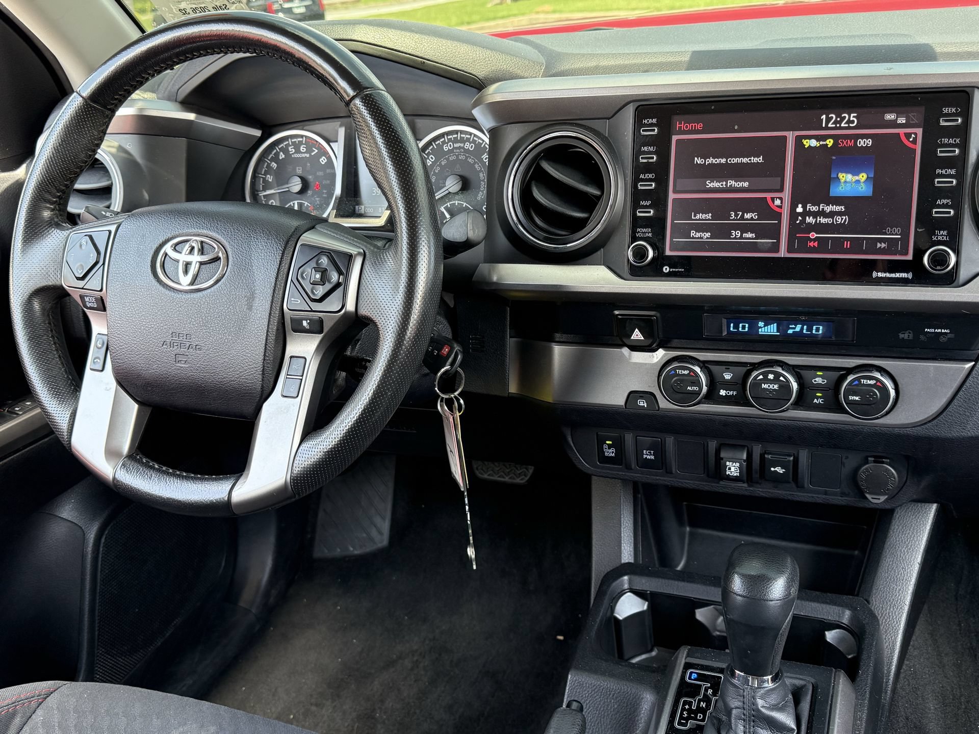 Used 2022 Toyota Tacoma SR5 w/ Technology Package RWD image 3