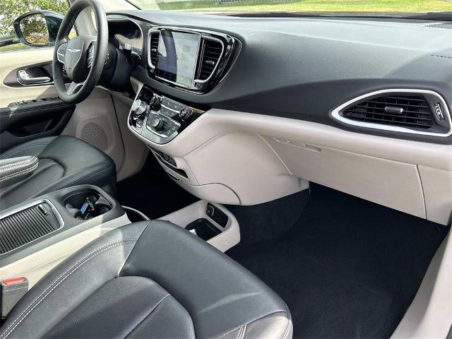 Used 2024 Chrysler Pacifica Touring-L image 21