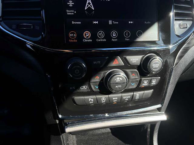 Used 2021 Jeep Grand Cherokee Laredo X image 16