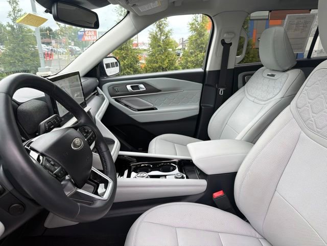 Certified 2025 Ford Explorer Platinum AWD/4WD image 15
