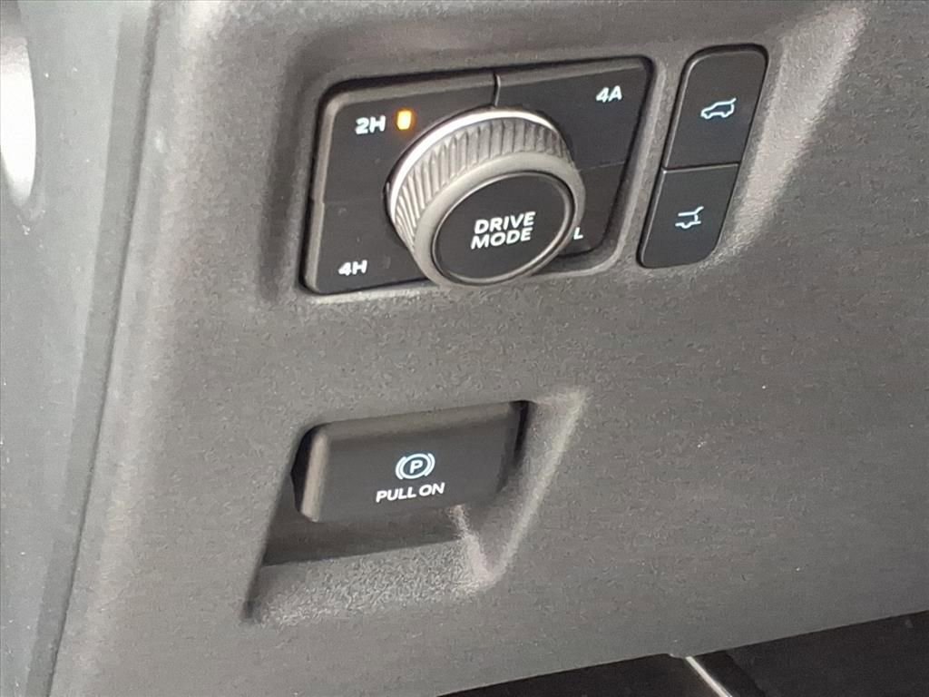 Certified 2025 Ford Expedition Platinum image 21