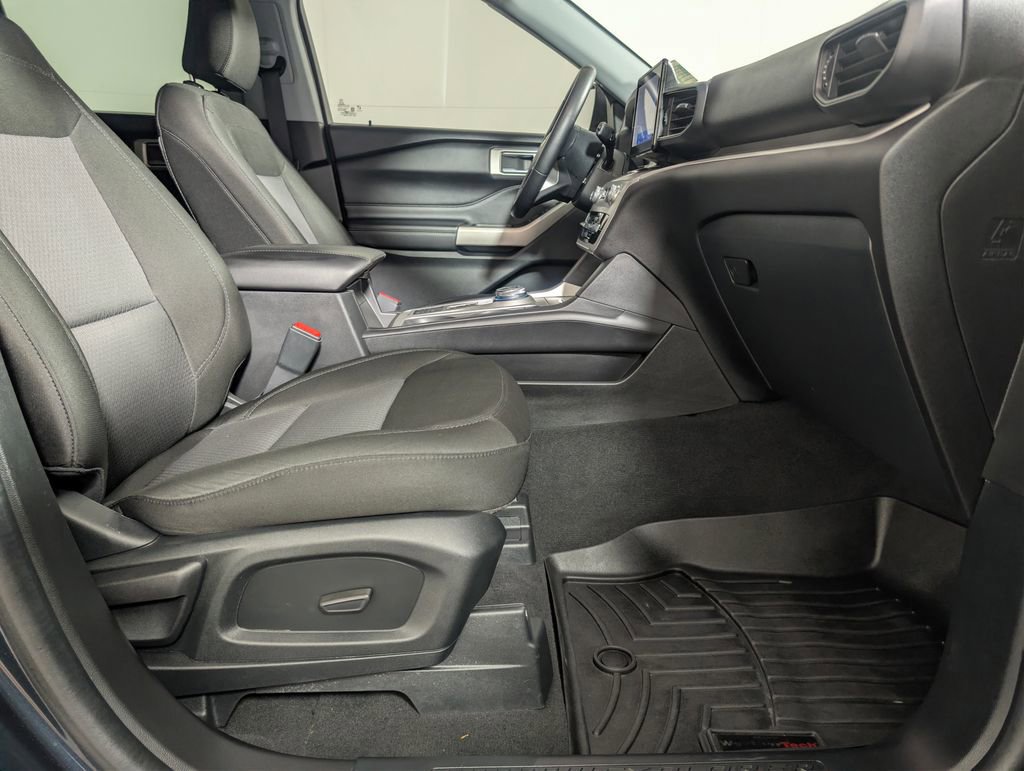 Certified 2022 Ford Explorer XLT RWD image 11