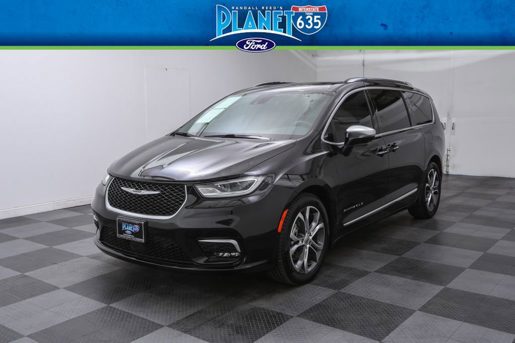 Used 2024 Chrysler Pacifica Pinnacle w/ Trailer Tow Group image 1