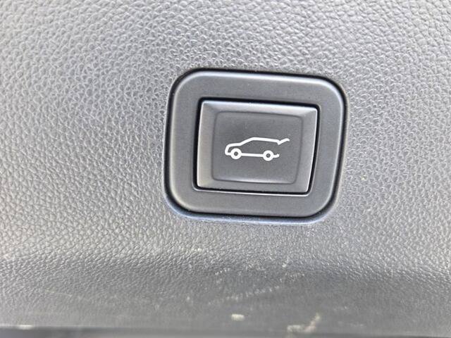 Used 2024 Chevrolet Suburban High Country w/ Premium Package RWD image 13