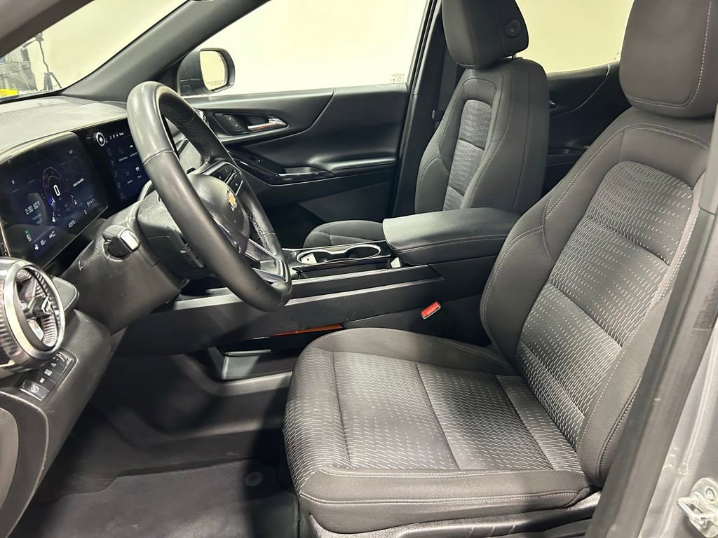 Used 2025 Chevrolet Equinox LT AWD/4WD image 11