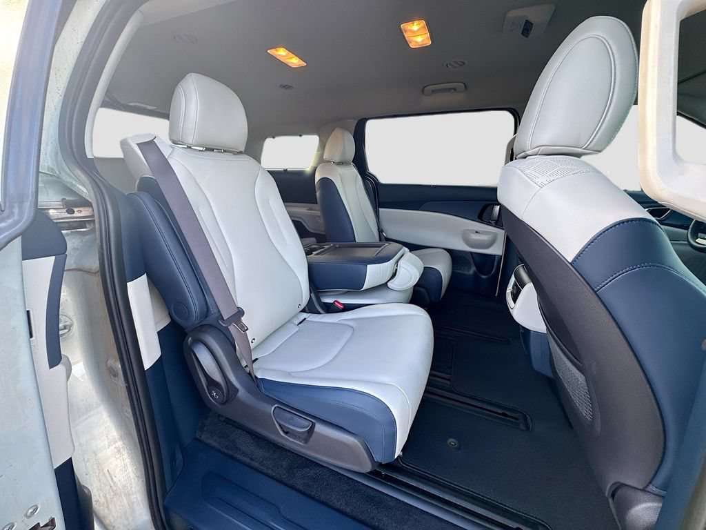 Used 2025 Kia Carnival EX FWD image 27