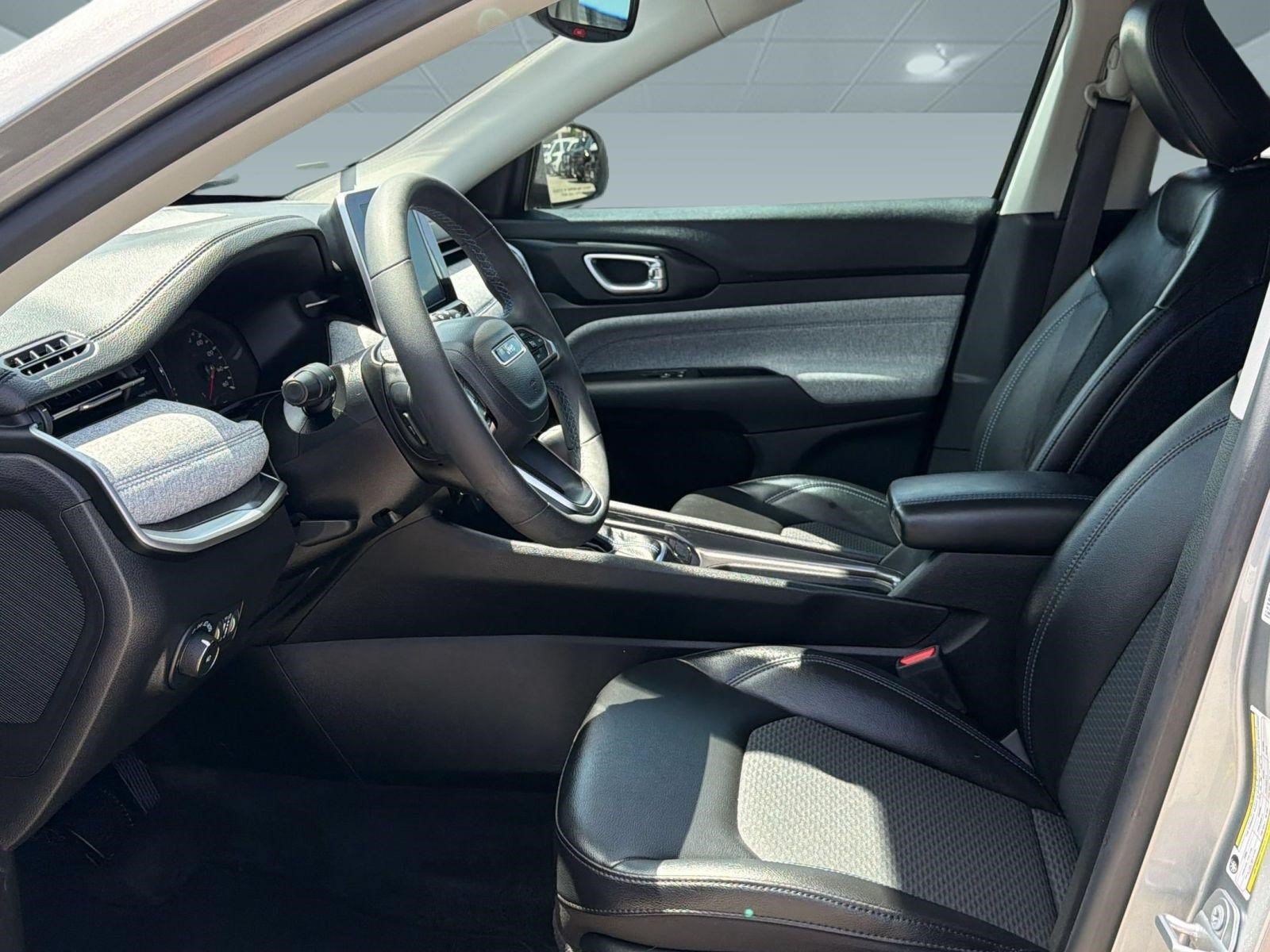 Used 2022 Jeep Compass Latitude FWD image 5
