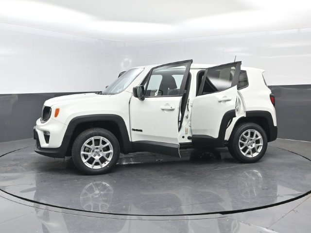 Used 2023 Jeep Renegade Latitude AWD/4WD image 29
