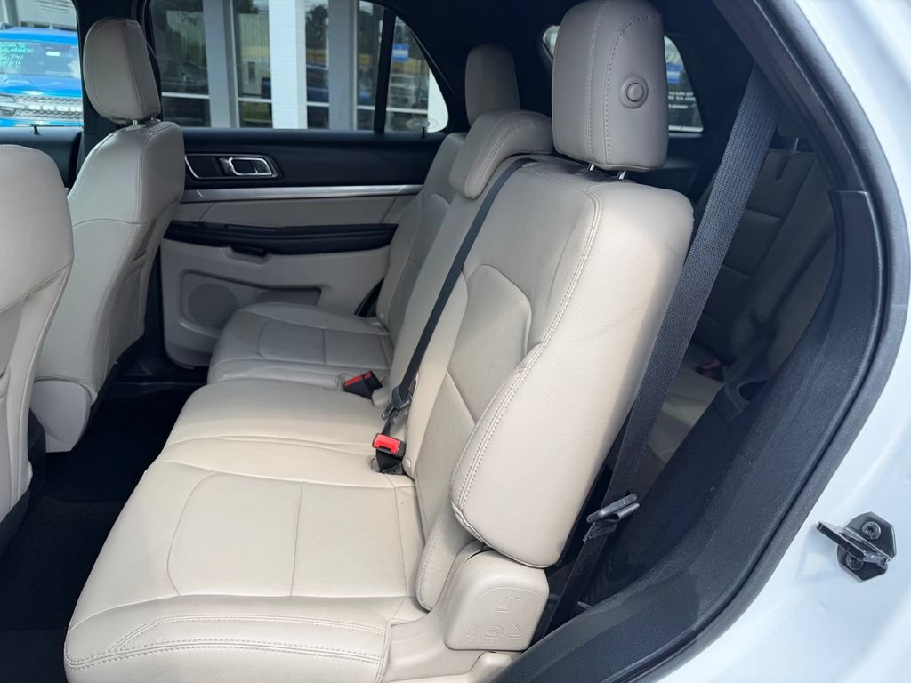 Certified 2018 Ford Explorer XLT w/ Equipment Group 202A AWD/4WD image 9