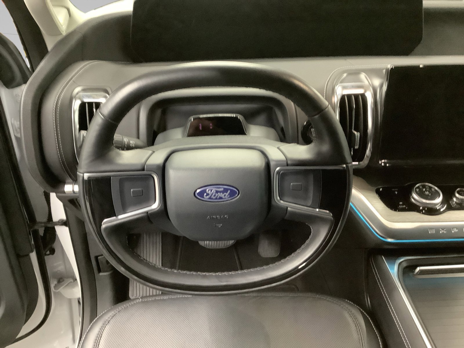 Certified 2025 Ford Expedition Max Platinum image 12