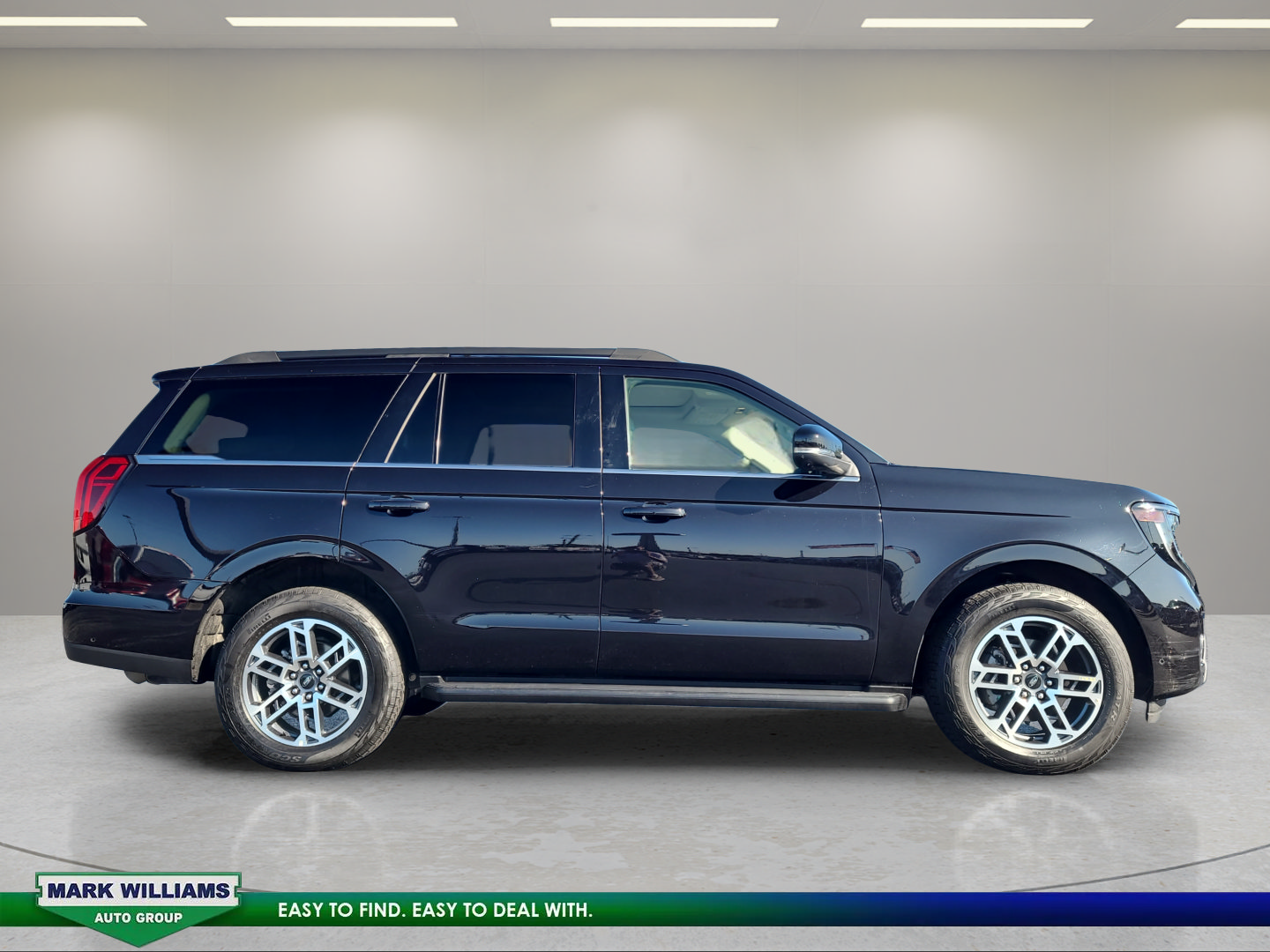 Certified 2025 Ford Expedition Active AWD/4WD image 2