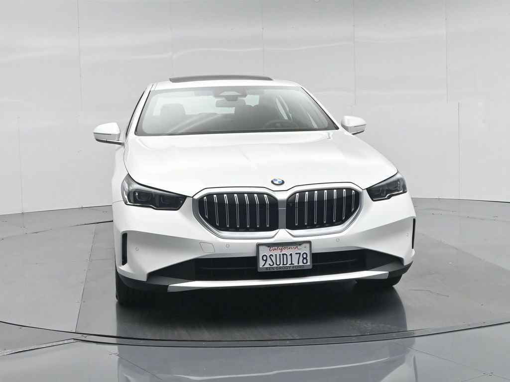 Used 2025 BMW 530i xDrive w/ Premium Package image 32