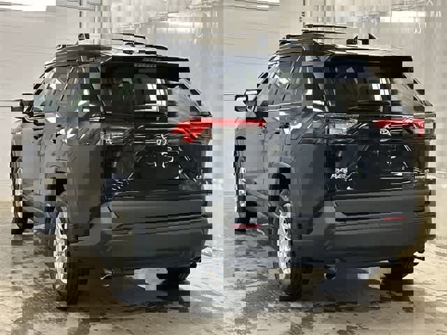 Used 2021 Toyota RAV4 LE image 21