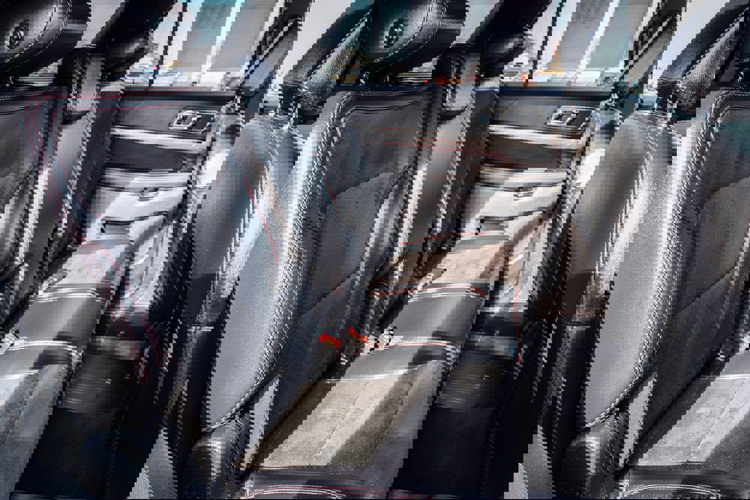 Certified 2018 Ford Explorer XLT w/ Equipment Group 202A image 17