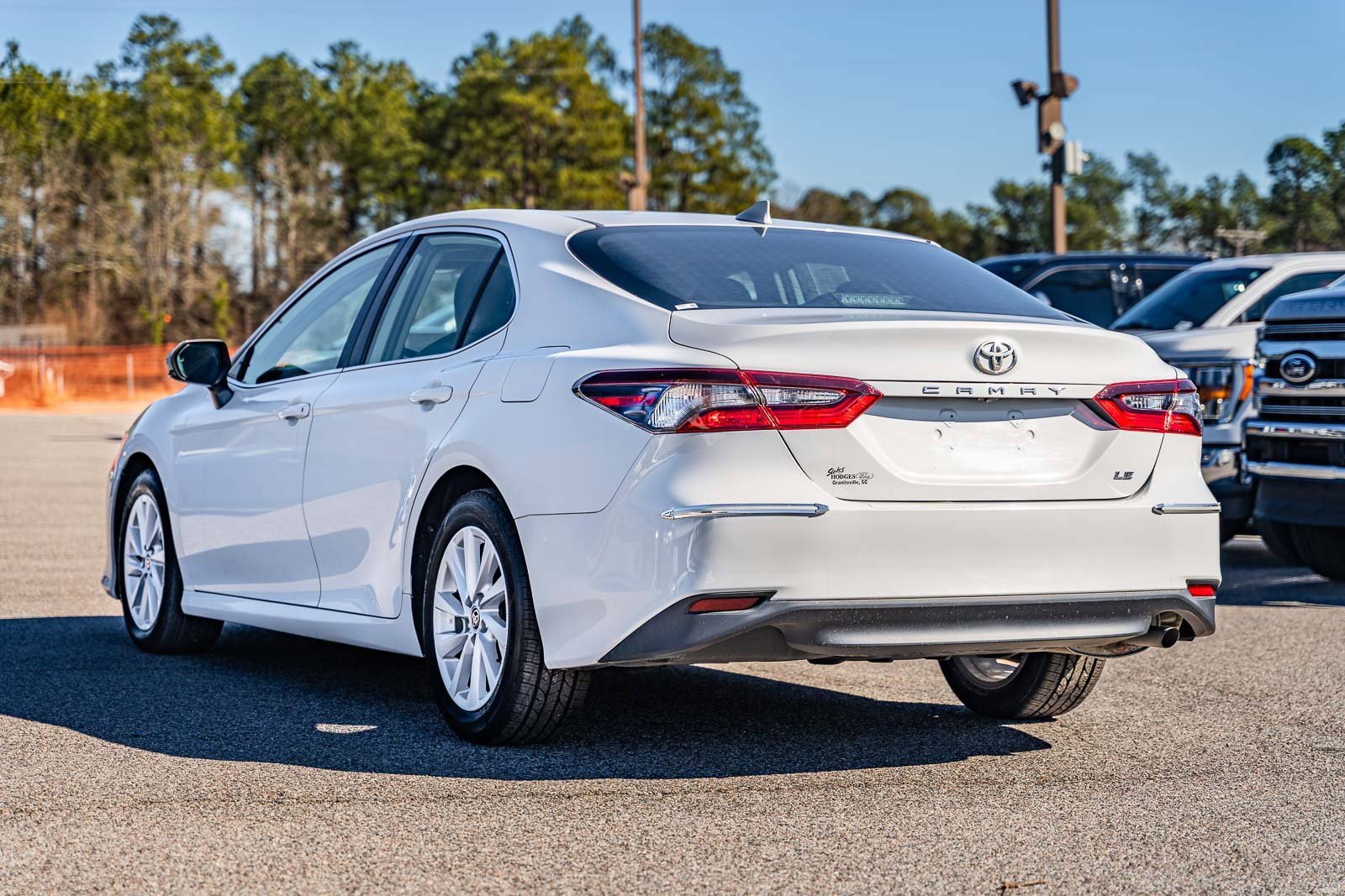 Used 2022 Toyota Camry LE image 3