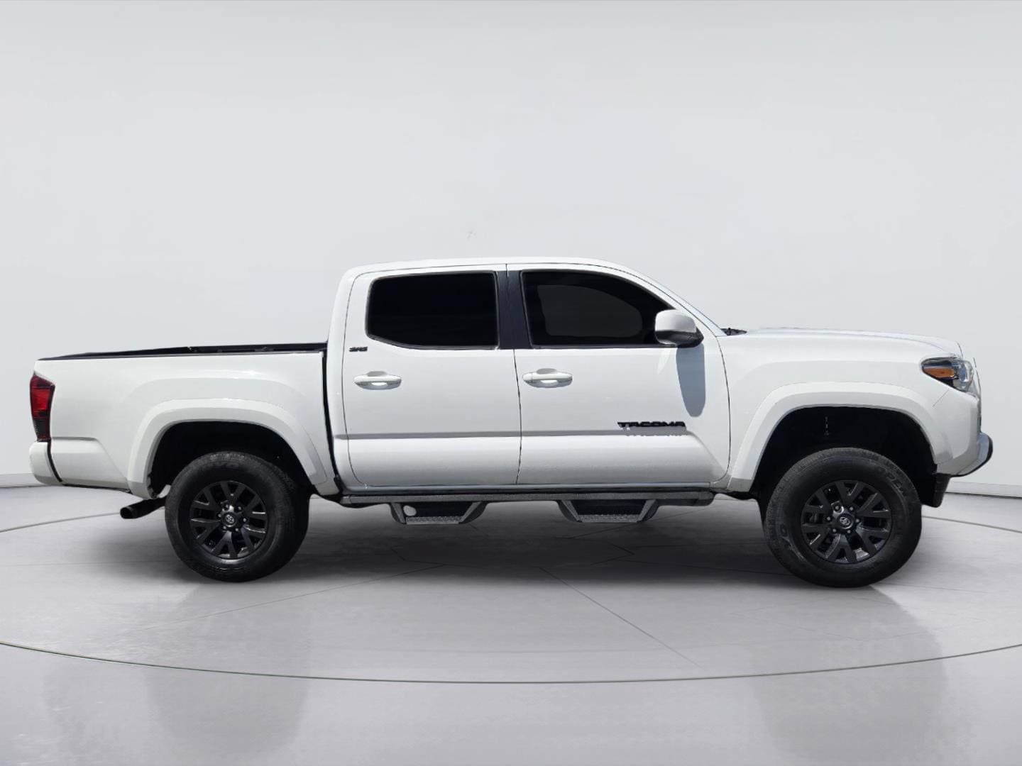 Used 2020 Toyota Tacoma SR5 w/ SR5 Appearance Package (SM) RWD image 4