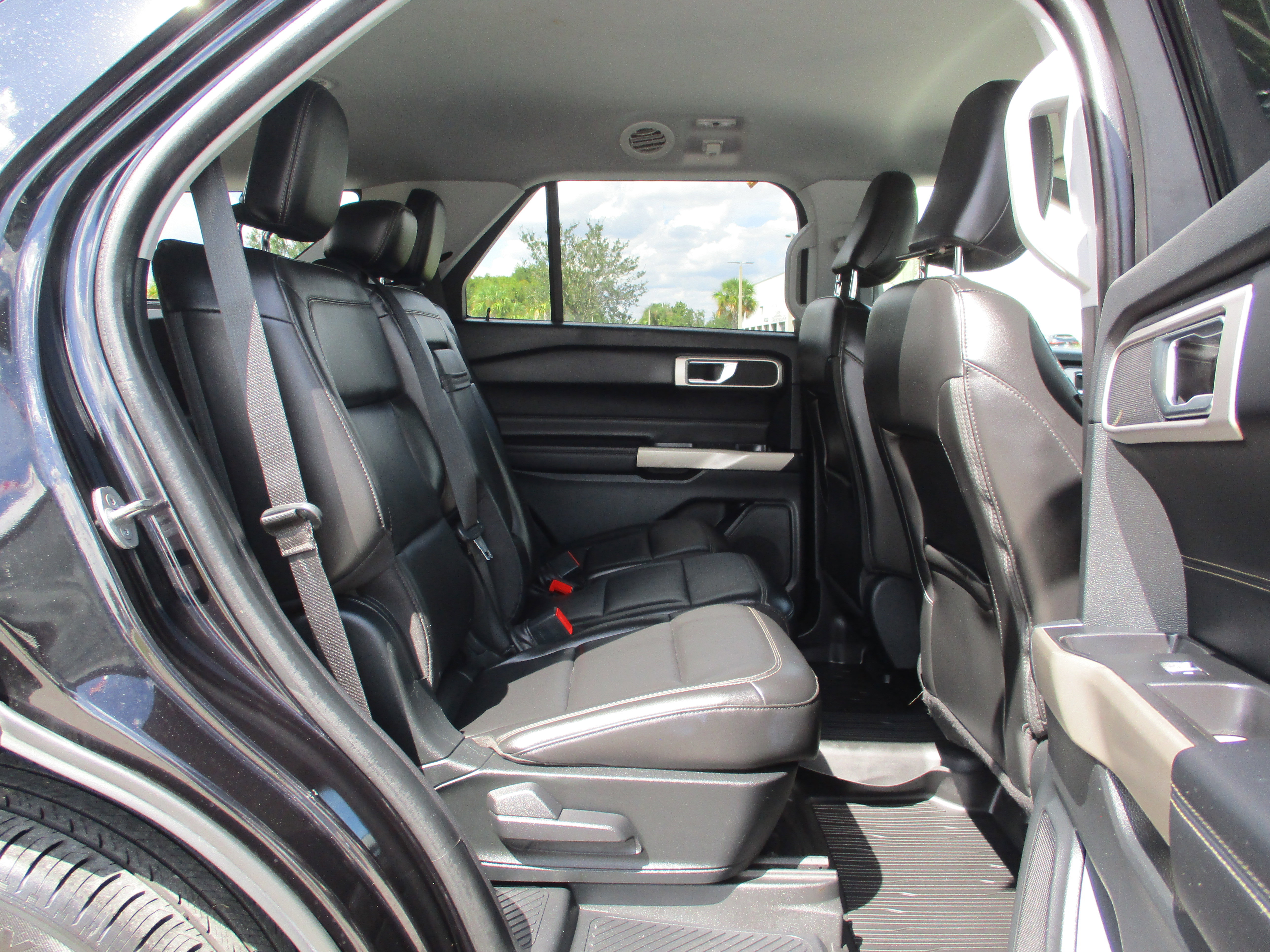 Certified 2022 Ford Explorer XLT w/ Equipment Group 202A image 18