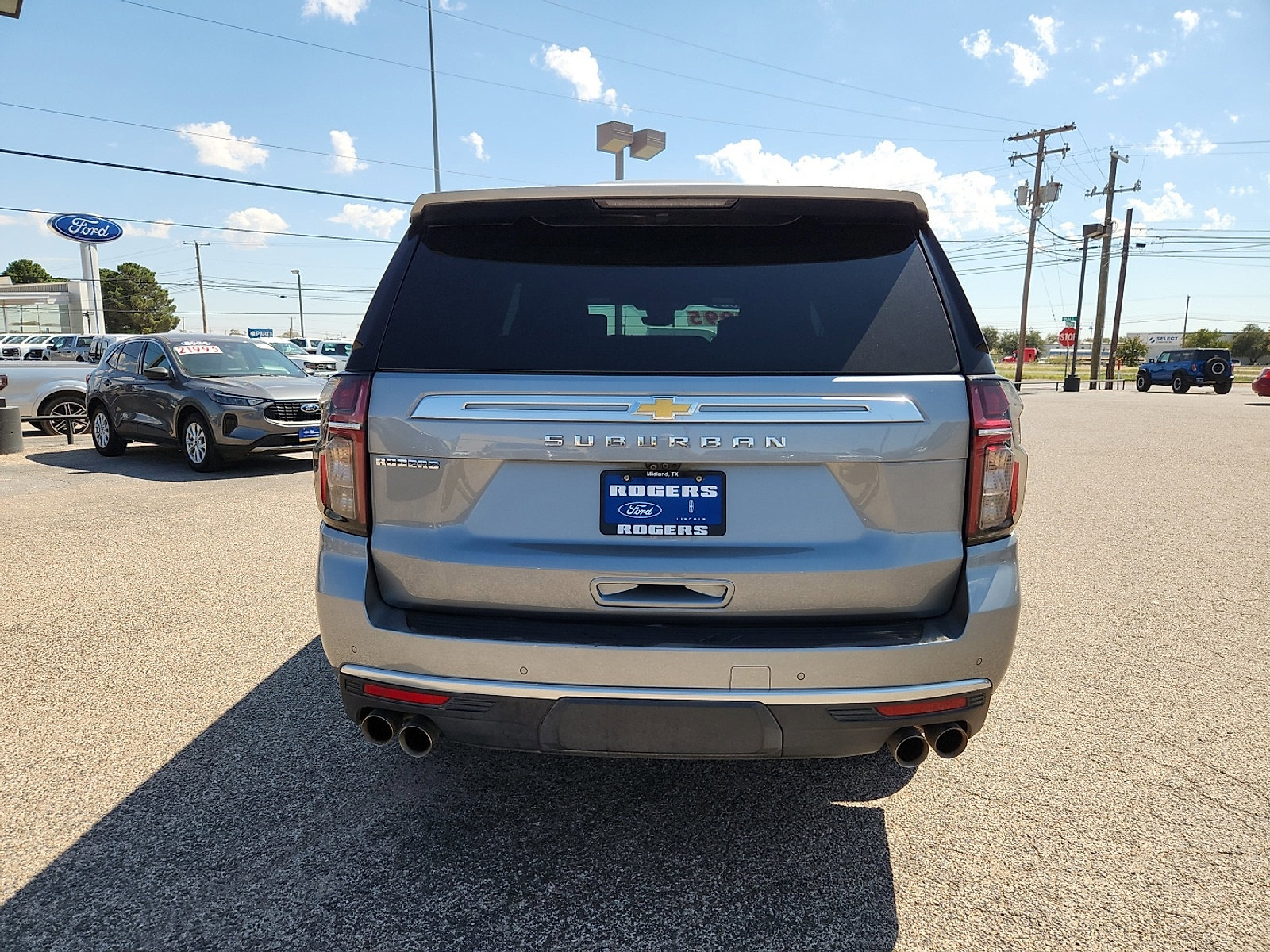 Used 2024 Chevrolet Suburban High Country w/ Advanced Technology Package image 4