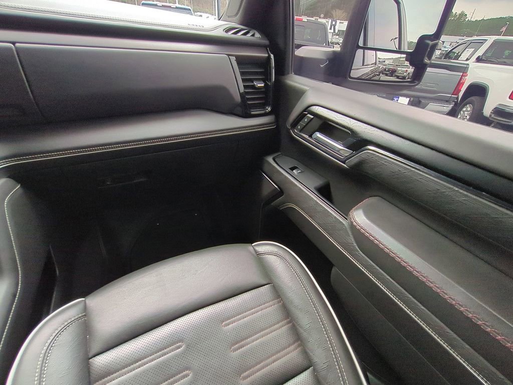 Used 2024 GMC Sierra 2500 AT4X image 17