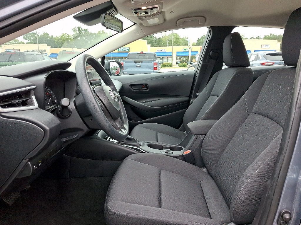 Used 2025 Toyota Corolla LE w/ Convenience Package FWD image 12