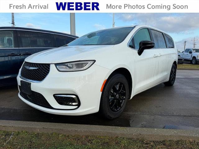 Used 2024 Chrysler Pacifica Touring-L