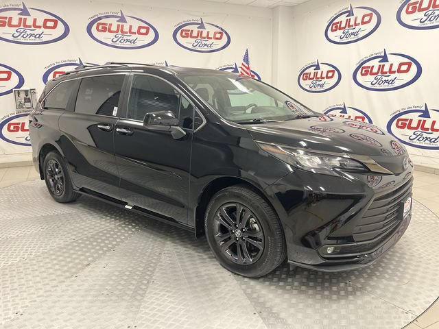 Used 2024 Toyota Sienna XLE Woodland Edition AWD/4WD image 1