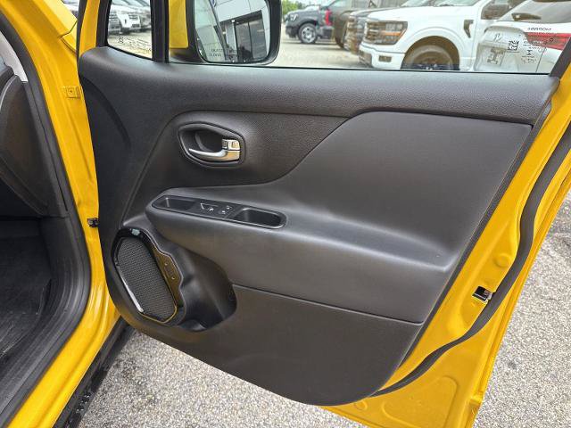 Used 2018 Jeep Renegade Altitude w/ Popular Equipment Group FWD image 21