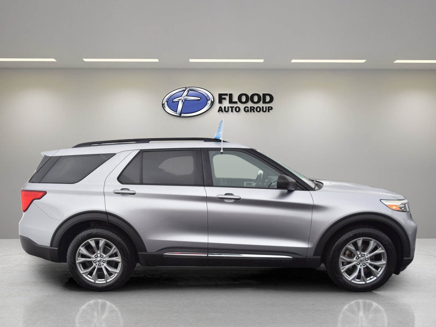 Certified 2020 Ford Explorer XLT w/ Equipment Group 202A image 3