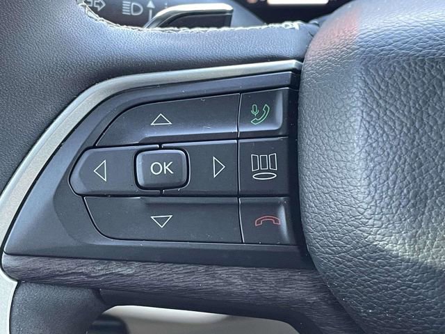 Used 2023 Jeep Grand Cherokee Limited w/ Black Appearance Package image 18