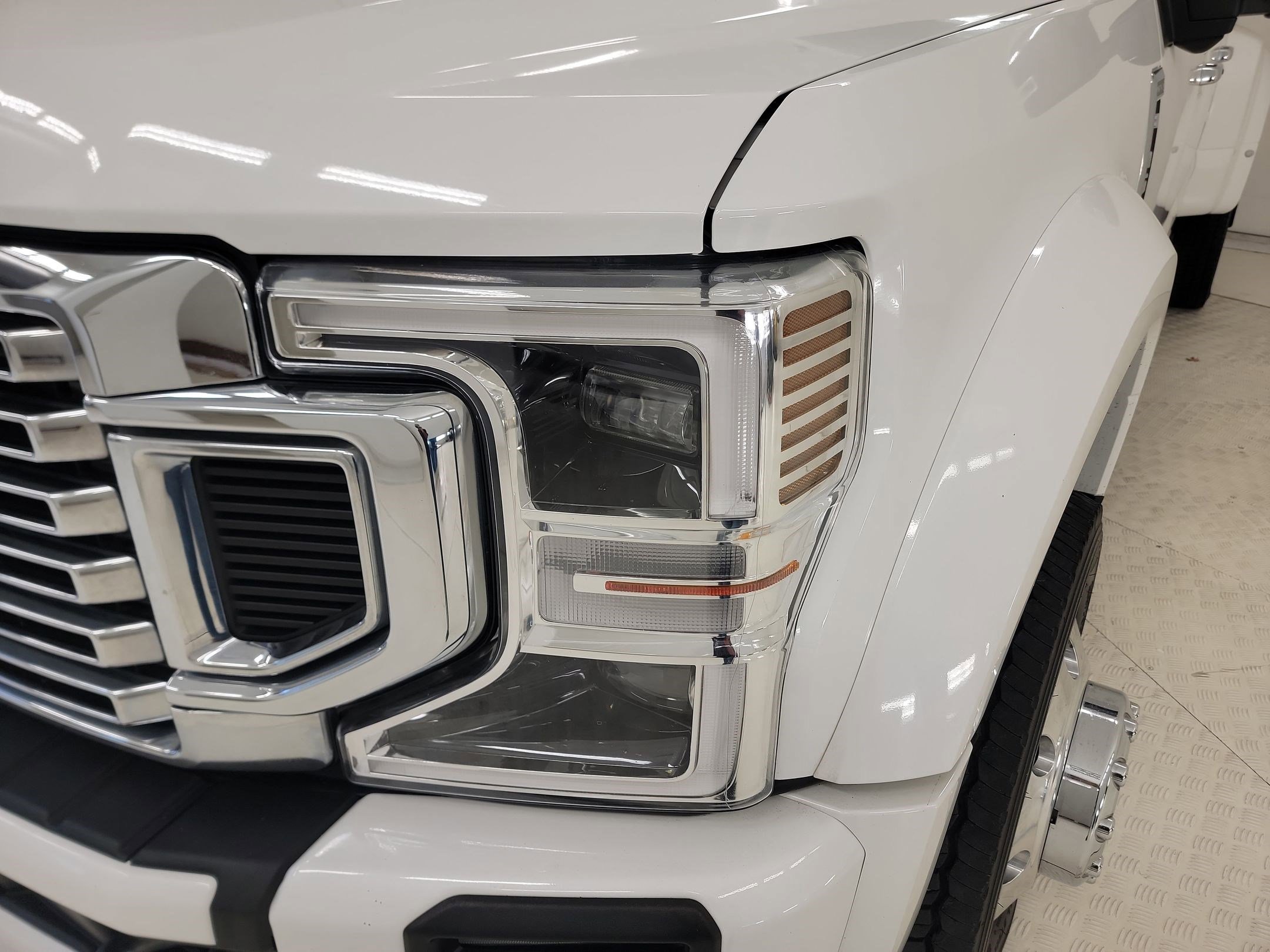 Certified 2022 Ford F450 Platinum w/ FX4 Off-Road Package image 8