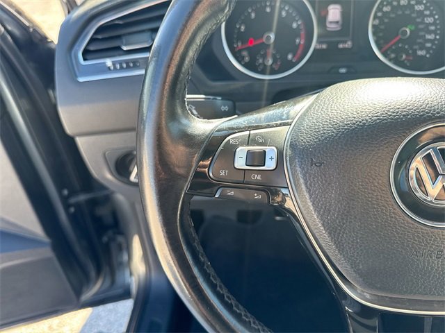 Used 2018 Volkswagen Tiguan SE w/ Panoramic Sunroof Package image 32