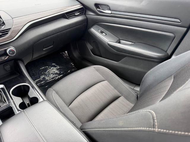 Used 2024 Nissan Altima 2.5 SV FWD image 17