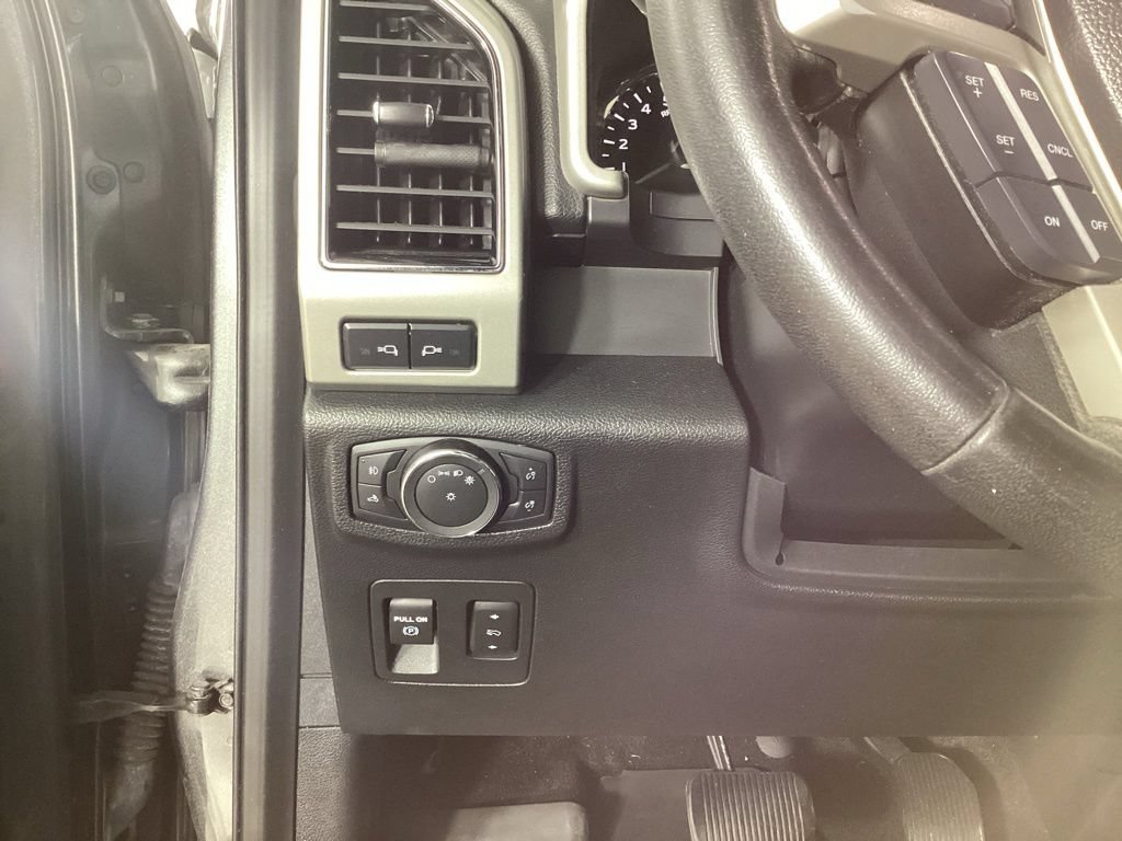 Certified 2019 Ford F150 Lariat w/ Equipment Group 502A Luxury AWD/4WD image 15