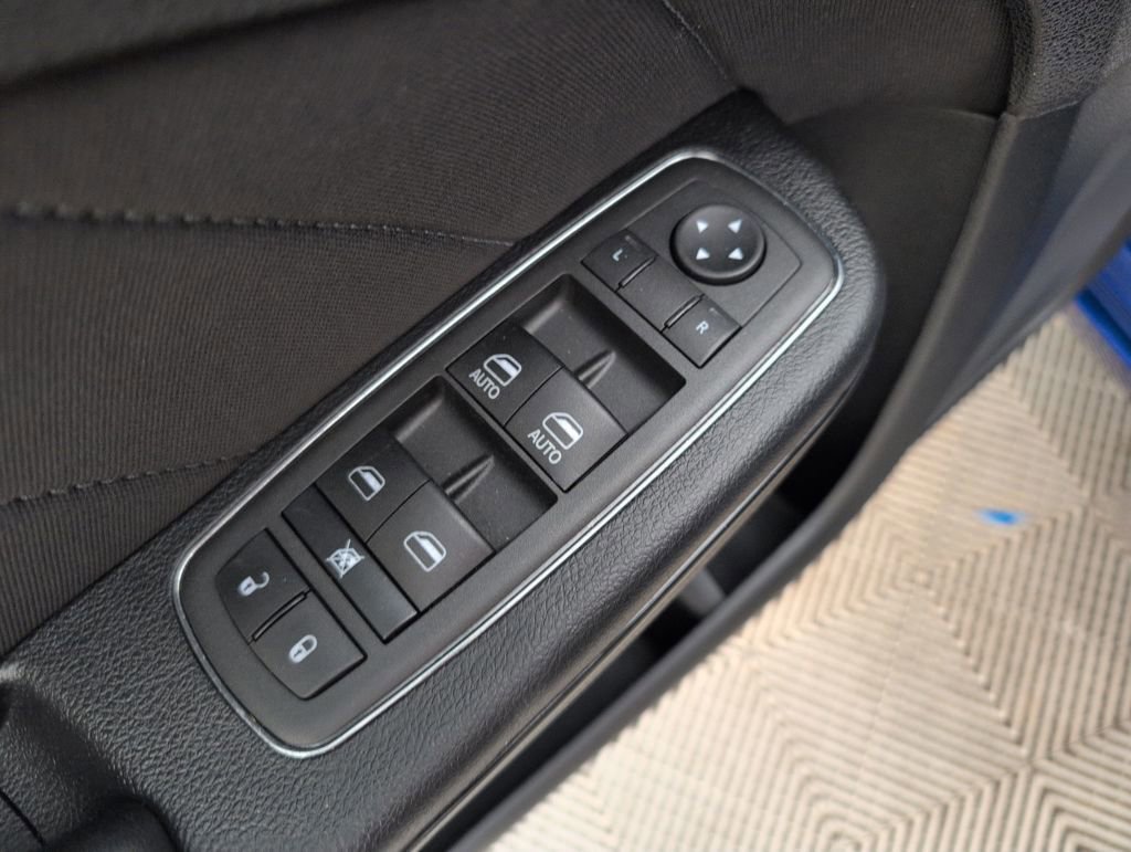 Used 2022 Dodge Charger SXT w/ Blacktop Package image 39