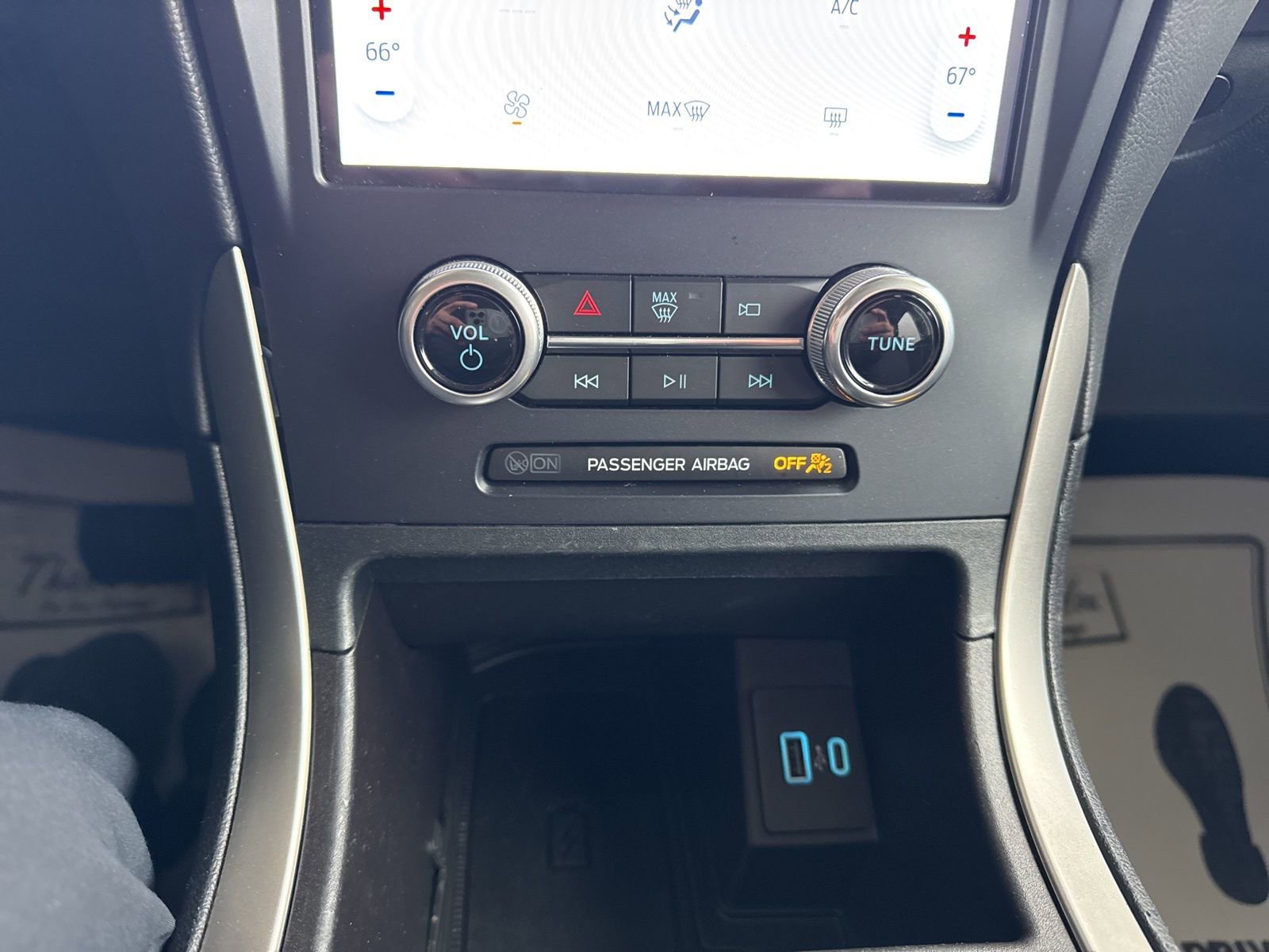 Certified 2023 Ford Edge SE w/ Black Appearance Package image 30