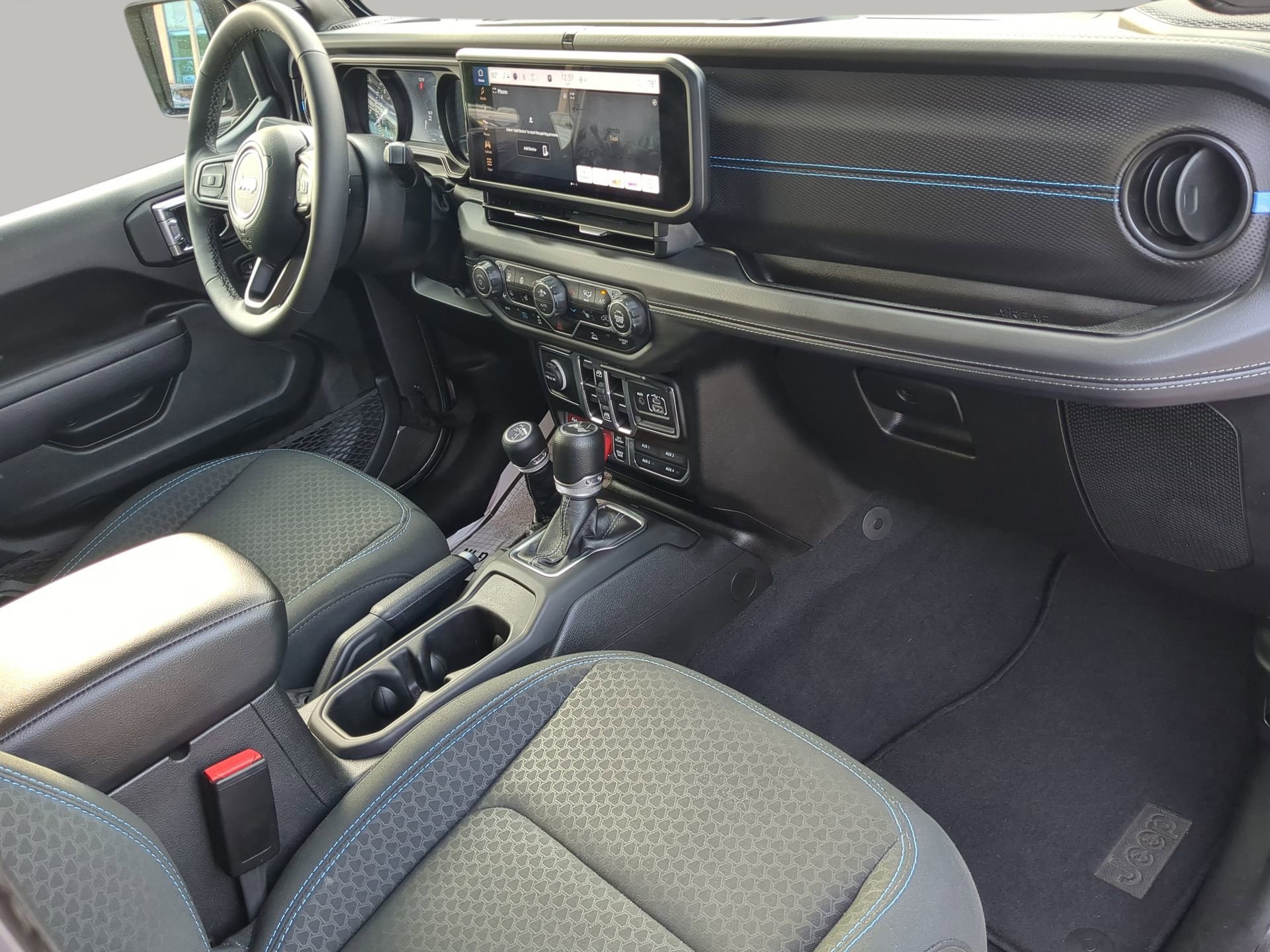 Used 2025 Jeep Wrangler Rubicon w/ Convenience Group image 41