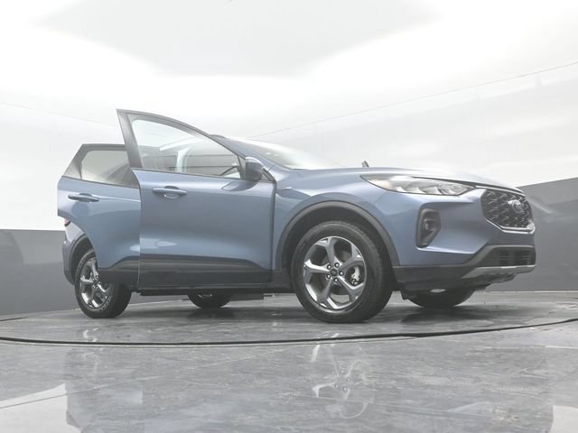 Certified 2025 Ford Escape ST-Line Select AWD/4WD image 28