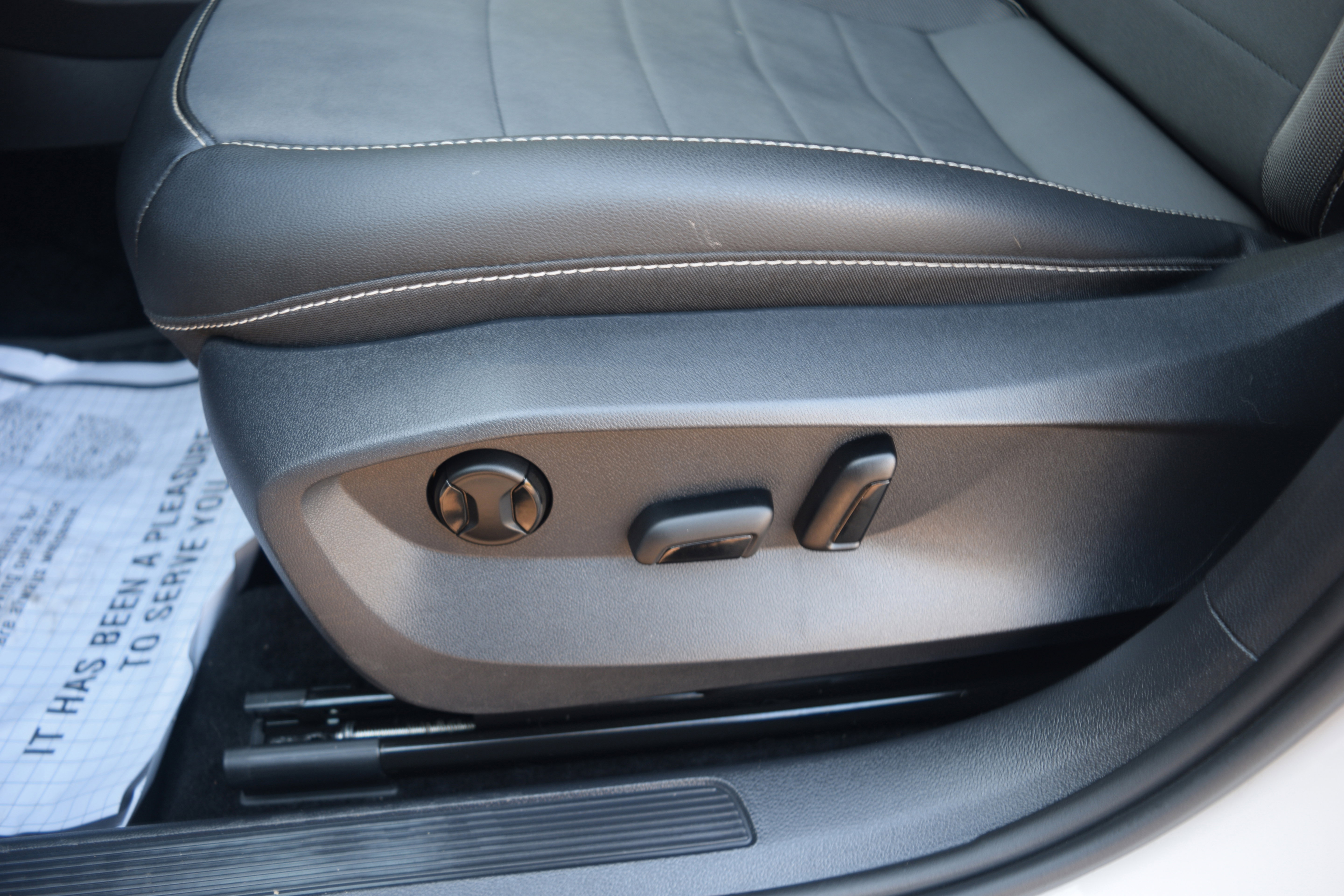 Used 2022 Volkswagen Taos SE w/ Panoramic Sunroof Package image 19