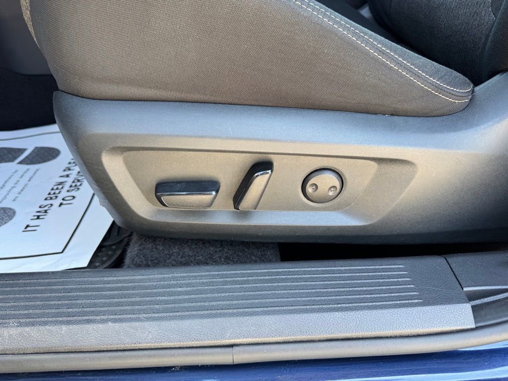 Used 2025 Nissan Rogue SV AWD/4WD image 13