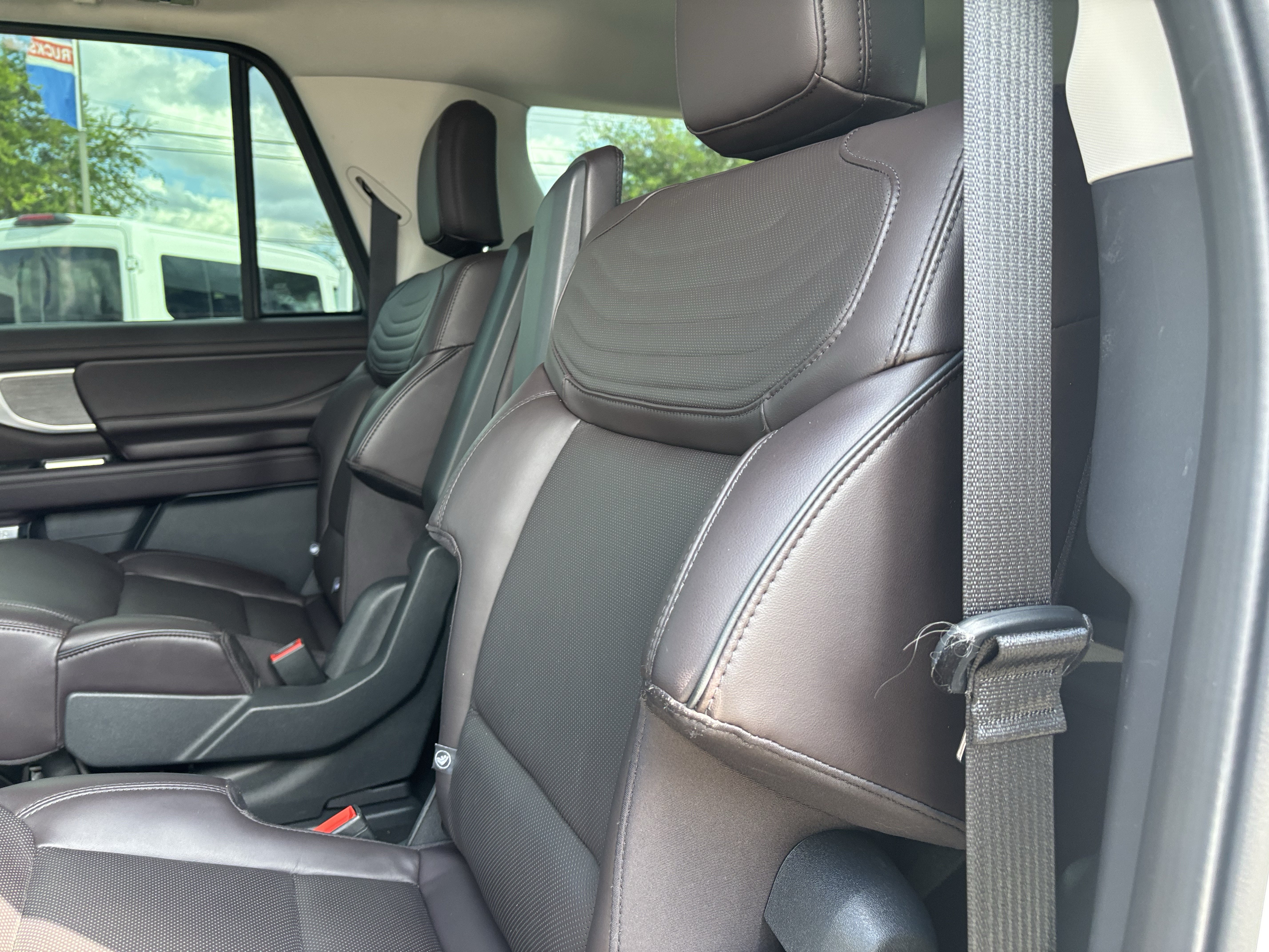 Certified 2025 Ford Expedition Max Platinum w/ Platinum Ultimate Package AWD/4WD image 16
