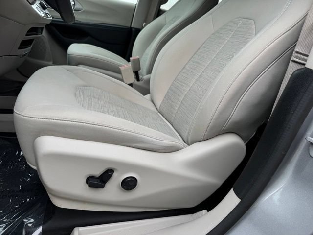 Used 2019 Chrysler Pacifica Touring Plus FWD image 6