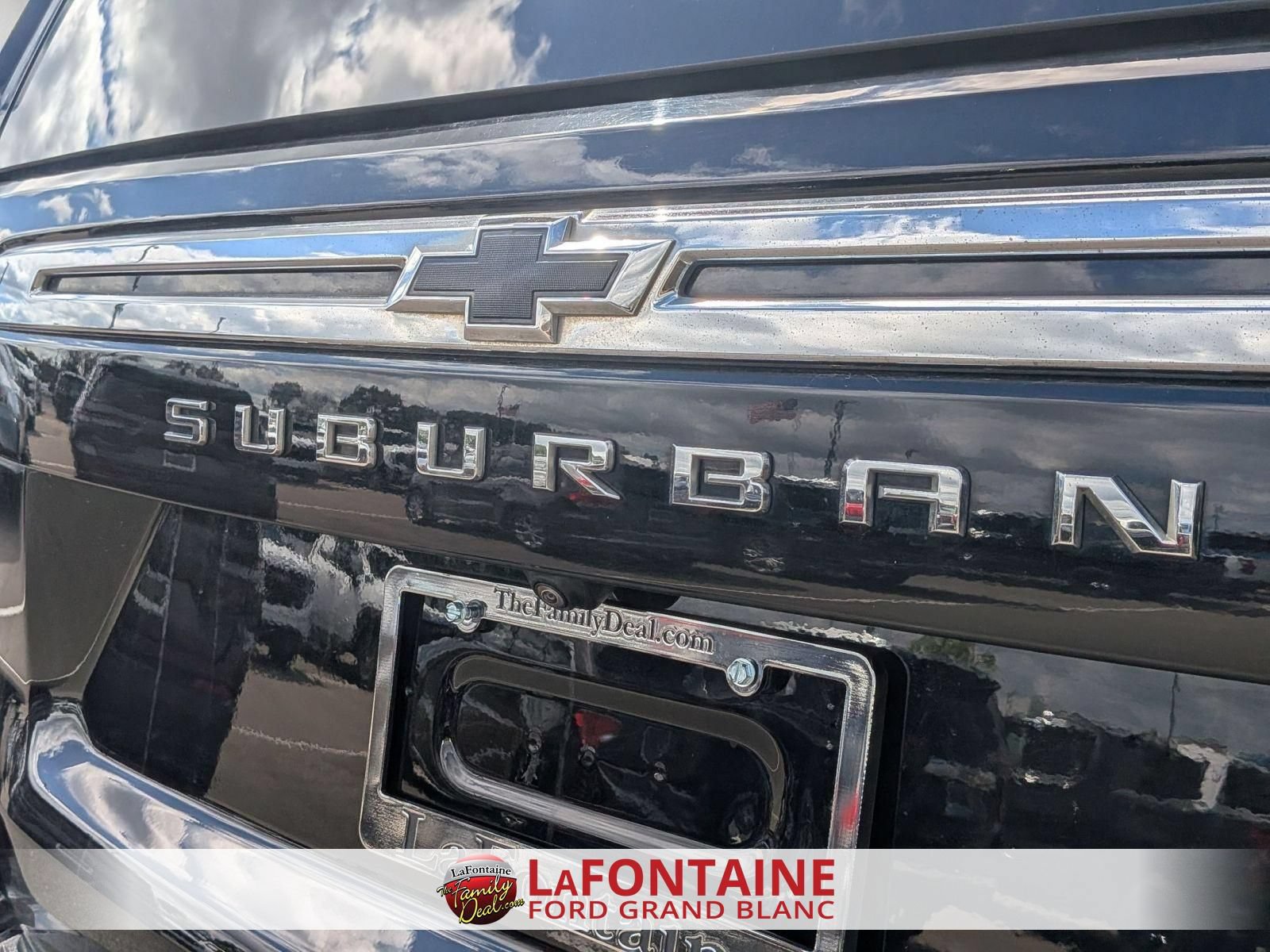 Used 2023 Chevrolet Suburban LS w/ Driver Alert Package AWD/4WD image 10