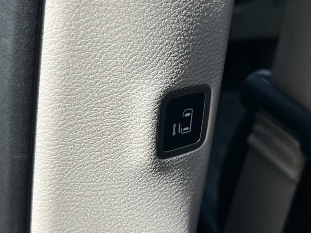 Used 2022 Chrysler Pacifica Touring-L FWD image 19