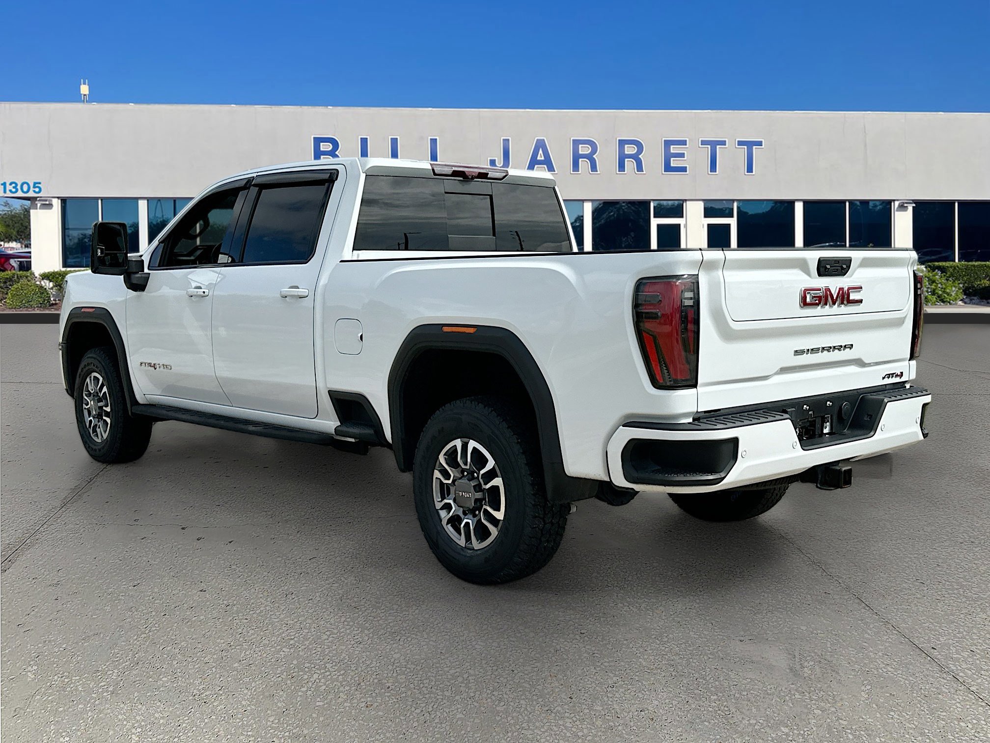 Used 2024 GMC Sierra 2500 AT4 w/ AT4 Premium Plus Package image 3