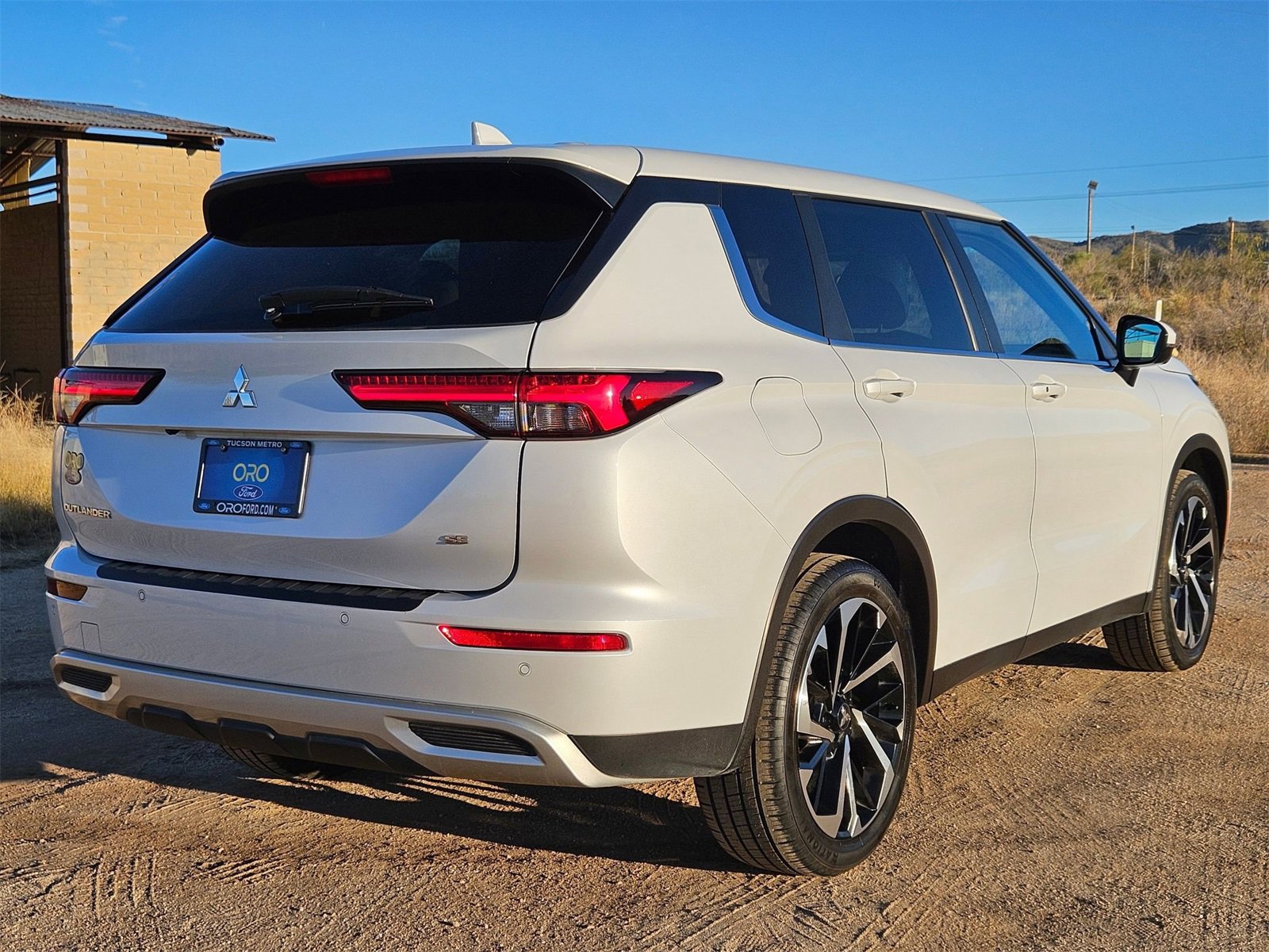 Used 2023 Mitsubishi Outlander SE image 5