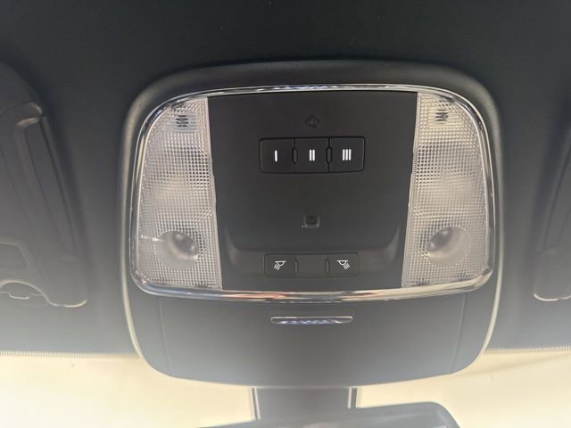 Used 2018 Chrysler 300 S image 15